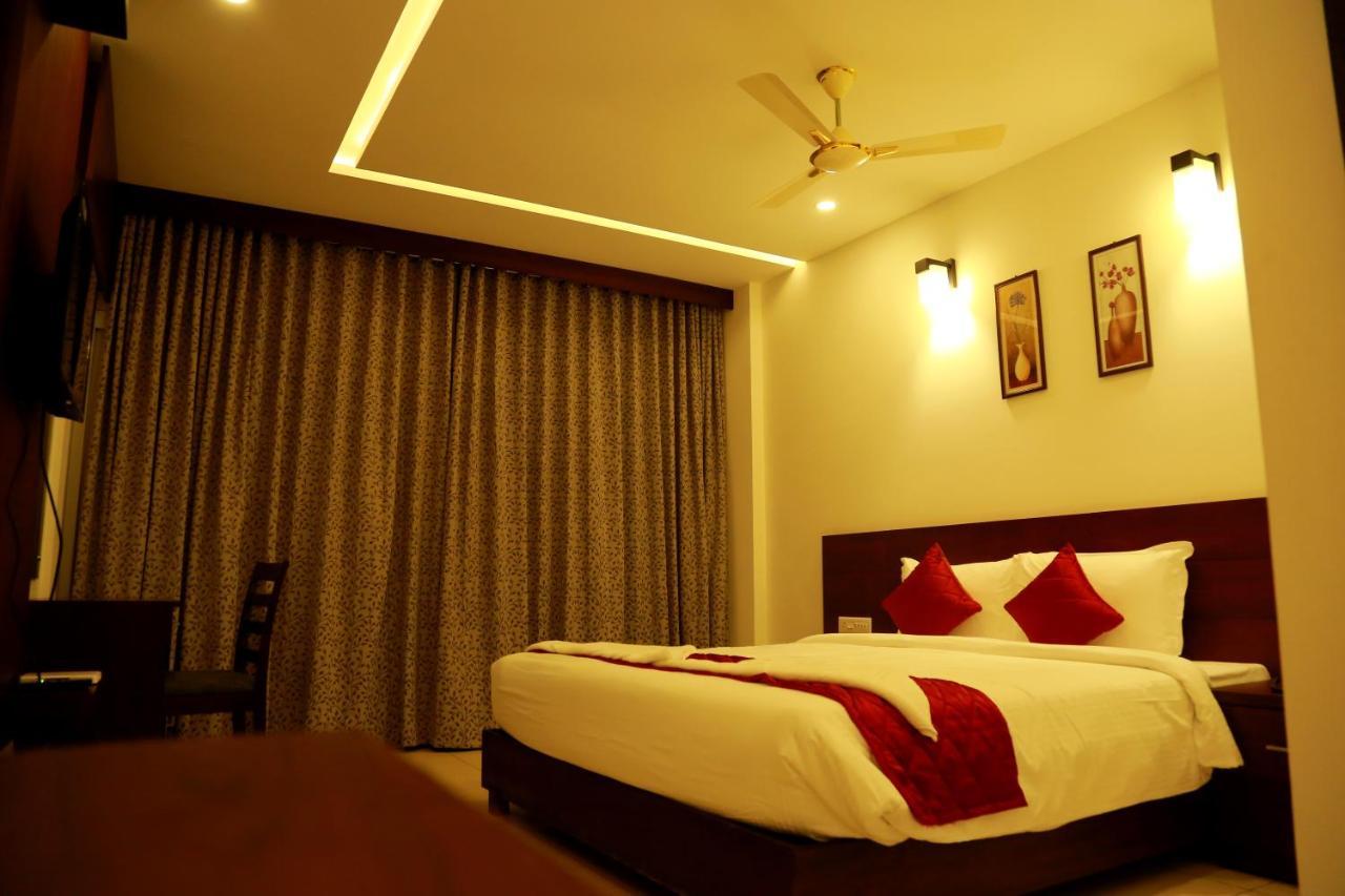 Palmtree Leaf, Munnar Hotel ภายนอก รูปภาพ